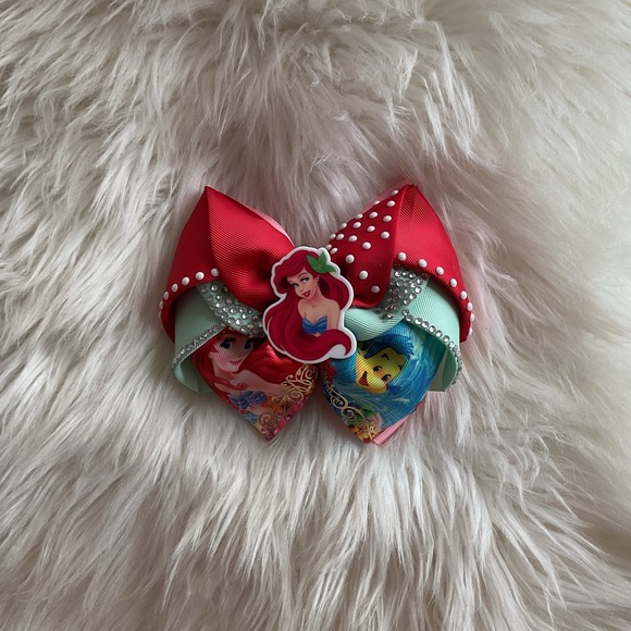 Bow - Picture 1 of 1